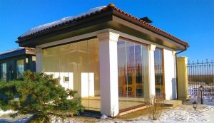 Остекление беседки: Превращаем летнее пространство в уютное всесезонное помещение title=